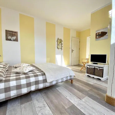Szary Domek Apartamenty Ustka Exterior photo